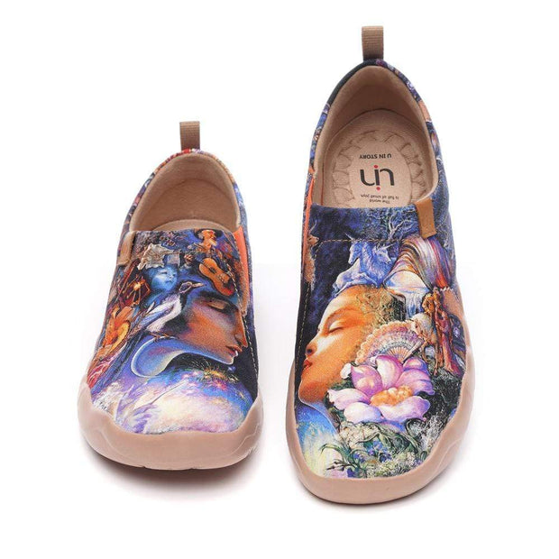 UIN Footwear Women Throw Me a Kiss Canvas loafers